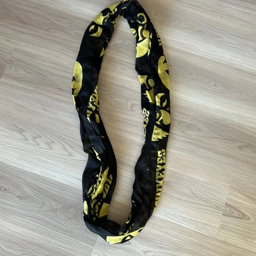Iowa Hawkeyes Infinity Scarf Black/Yellow Lightweight University Sheer